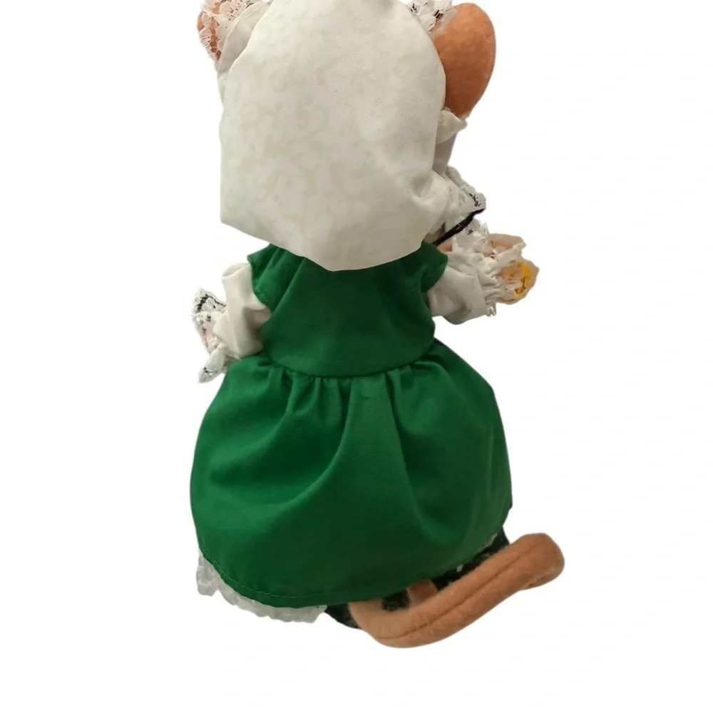 Annalee St.Patricks Day Irish Pub Girl Mouse with beer stein 7 inch